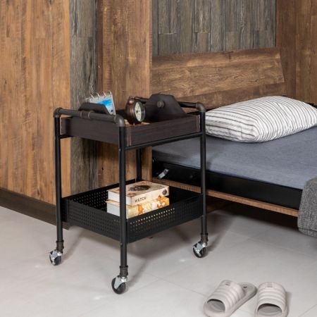 Celek je robustní a odolný, s dobrou nosností a stále stabilní i při umístění těžkých předmětů.